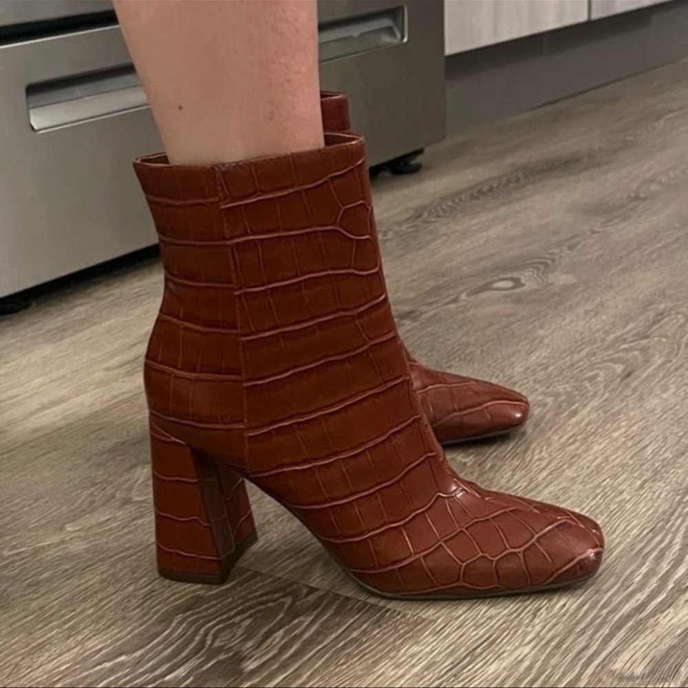 NWT Charles David Teigan croc booties - cognac